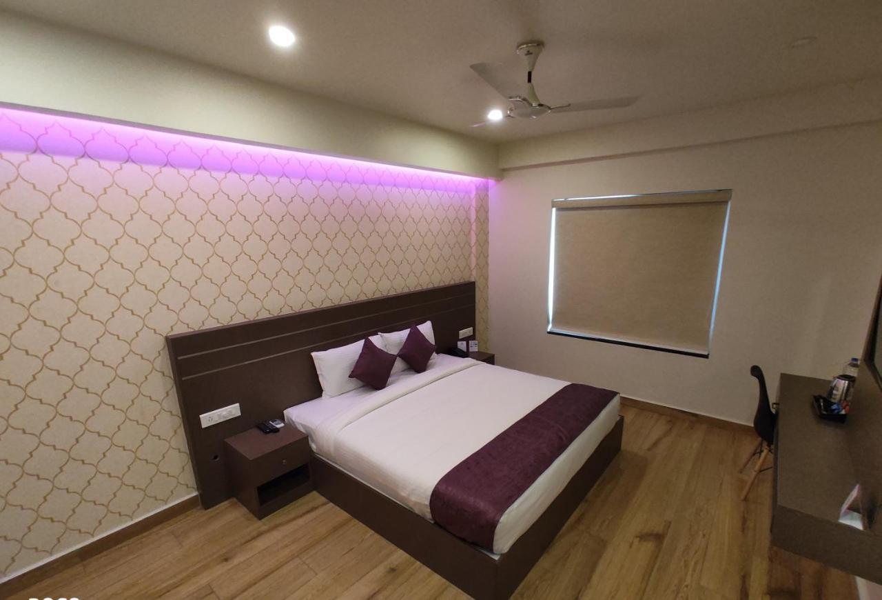 ホテル Lavender Infopark Kochi エクステリア 写真